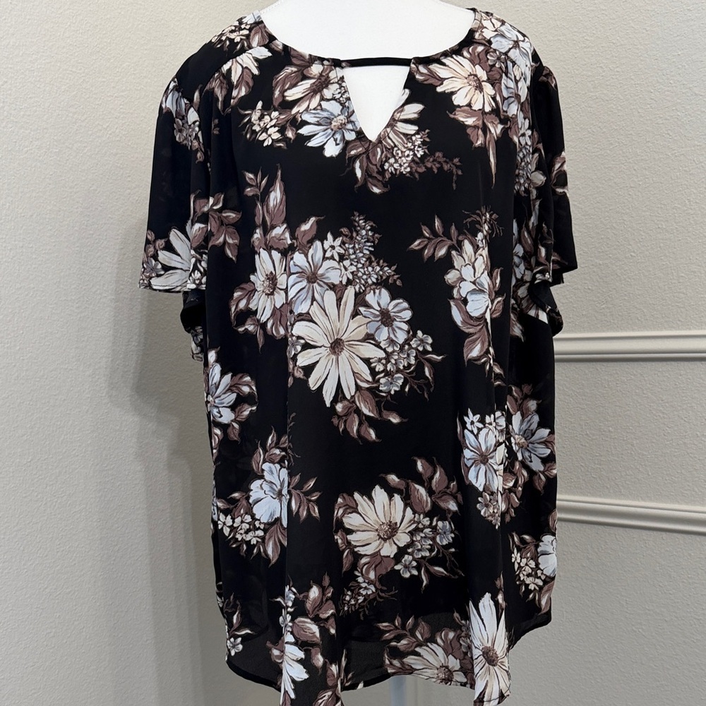 Torrid Floral V-Neck Short Sleeve Blouse - Black✨Sz.3 - Picture 1 of 7
